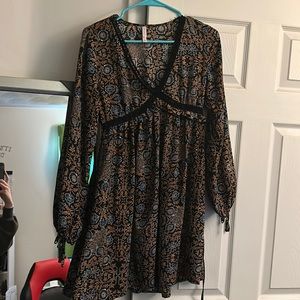 Long-sleeve short dress